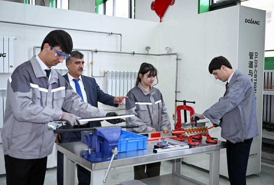 CE_ChinaEconomy's tweet photo. Tajikistan is home to the first #Luban Workshop in #CentralAsia -- a Chinese vocational training center that has already equipped over 1,500 students with practical skills in engineering, architecture, water management and environmental protection. https://t.co/5LxOmTfxn7