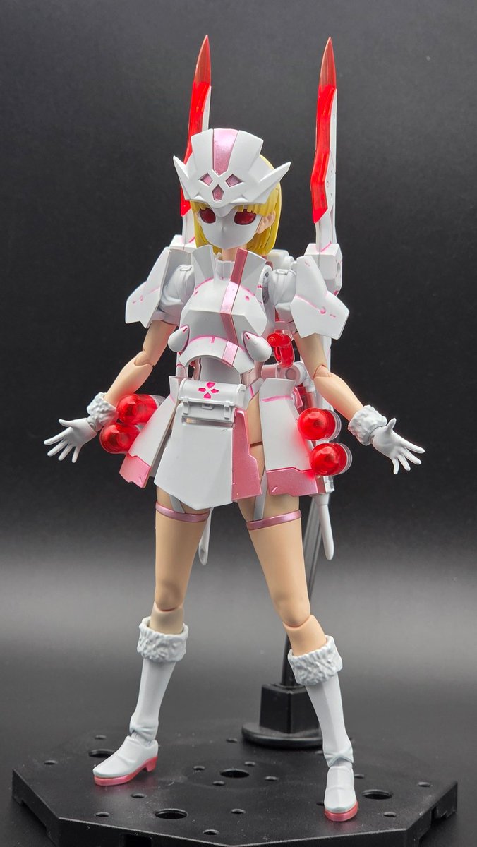 y9UH1bNlhELIoBu's tweet image. 30MS×エクスアーマーホワイトナースのミキシング 完成です。
額とお腹の装備はそのままだと取り付けられない為、磁石て付けられる様にしてみました。
#30MS
#メガロマリア