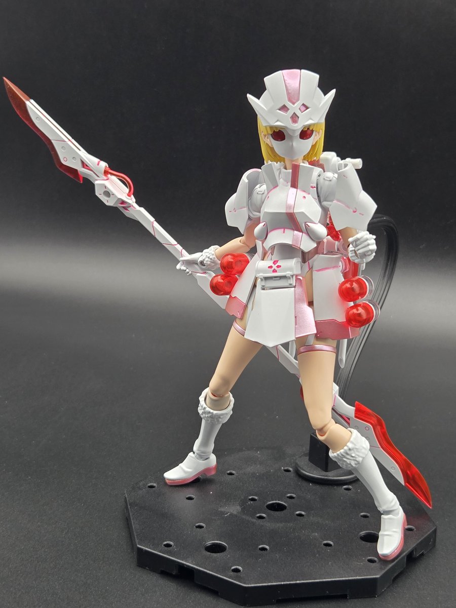 y9UH1bNlhELIoBu's tweet image. 30MS×エクスアーマーホワイトナースのミキシング 完成です。
額とお腹の装備はそのままだと取り付けられない為、磁石て付けられる様にしてみました。
#30MS
#メガロマリア