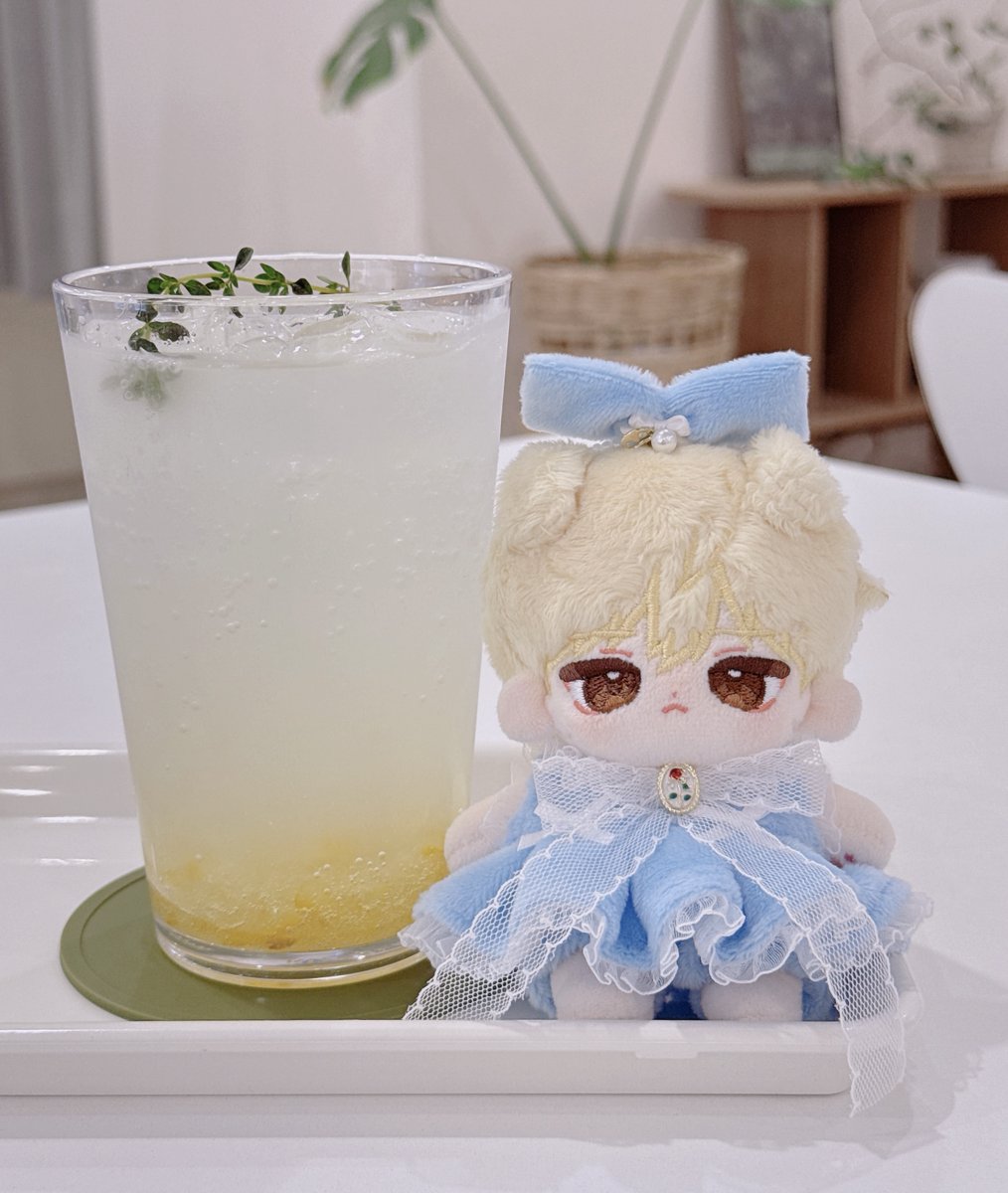 상큼한 에이드의 요정🍋‍🟩

#작아진_몽머와_함께
#솜구르르