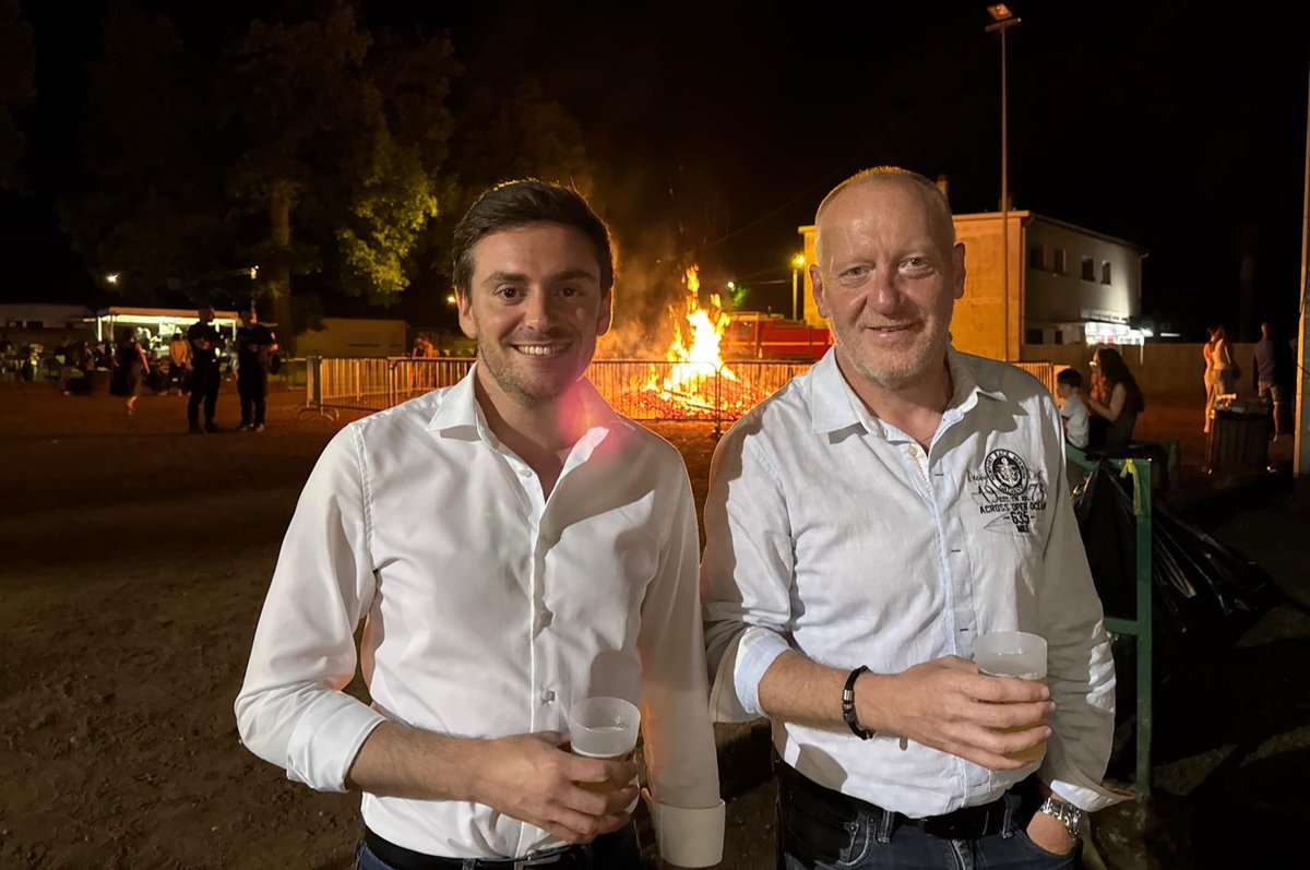 AlexandreLoubet's tweet photo. 🤝 J'étais au Quartier Huchet de Saint-Avold pour le feu de la Saint-Jean ! Avec Hervé SIMON, nous avons eu le plaisir d'échanger avec de nombreux participants, de lancer le Corso fleuri... et de clore la soirée ! 
BRAVO et MERCI aux bénévoles de l'association "Huchet Tous Ensemble" et à leur Président Raphaël WITTMER pour la parfaite organisation de cette fête particulièrement conviviale ! Les associations sont une richesse pour dynamiser la vie de notre commune et perpétuer nos traditions locales, elles méritent tout notre soutien.