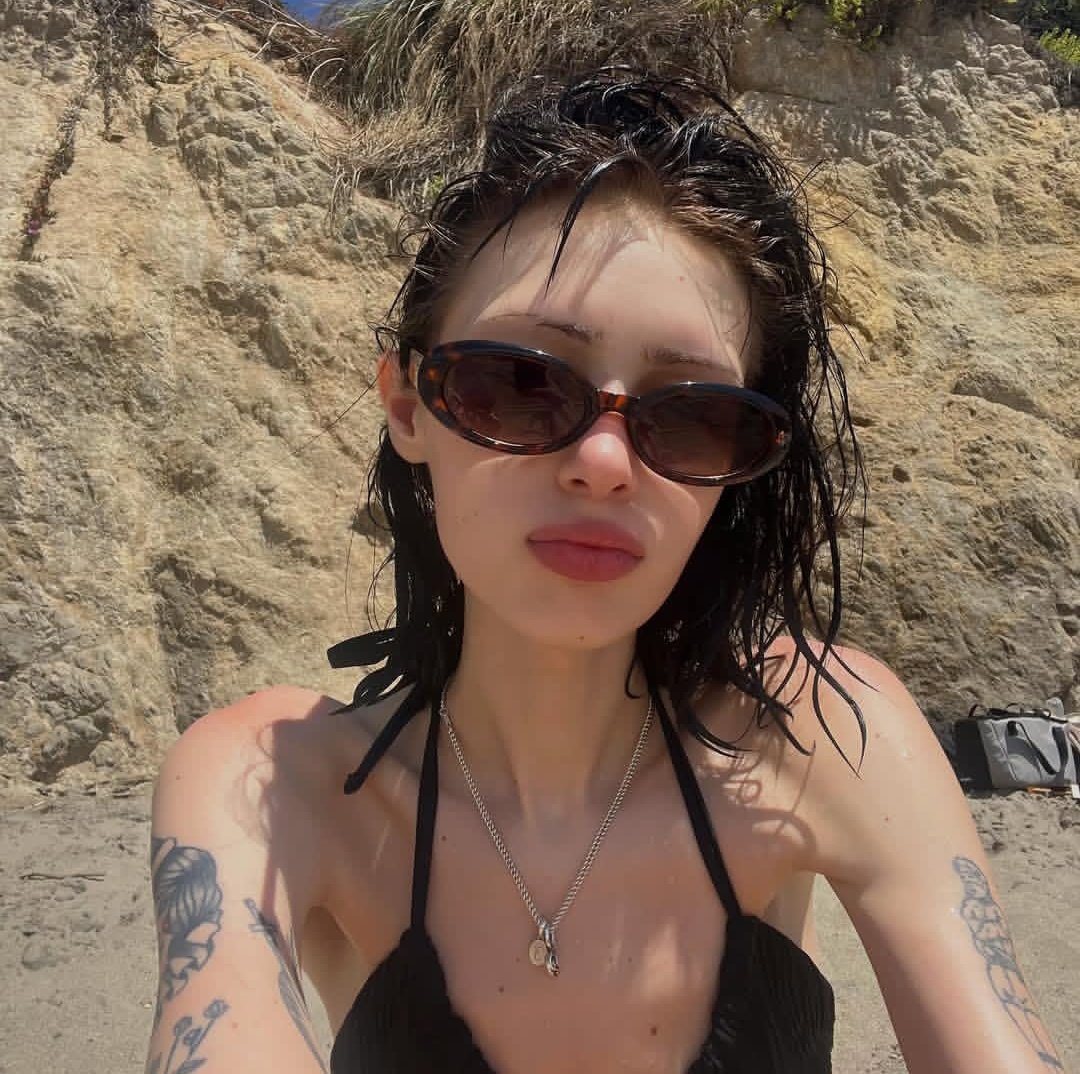 psnsbite's tweet image. ᯏ🪷      пока все получают красивый загар, тебе суждено остаться белой поганкой. ꣹ буду и дальше пугать преподавателей своим предсмертным видом.