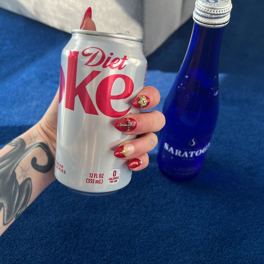 psnsbite's tweet image. ᯏ🪷      пока все получают красивый загар, тебе суждено остаться белой поганкой. ꣹ буду и дальше пугать преподавателей своим предсмертным видом.