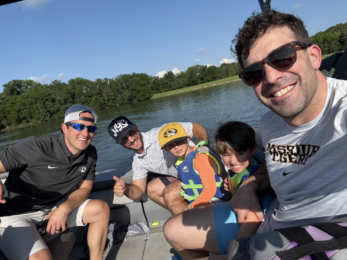 NuelleSportsMD's tweet image. Great time celebrating our Sports fellows Joseph Anderson & Arthur Chou yesterday.
At @MizzouOrtho we know how to have a good time-BBQ & fun in the sun ☀️!