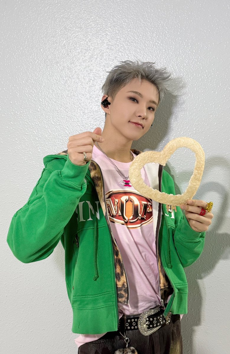 Irisk1309's tweet photo. @pledis_17 Happy Birthday 🎂 Hoshi 🐯 I hope you had a good time today on your day, take care of yourself, we love you 🐯🥳🥰💜 https://t.co/4yesUAzCbW