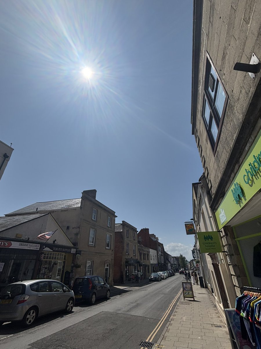 14:29 - Hot
#Glastonbury #Weather