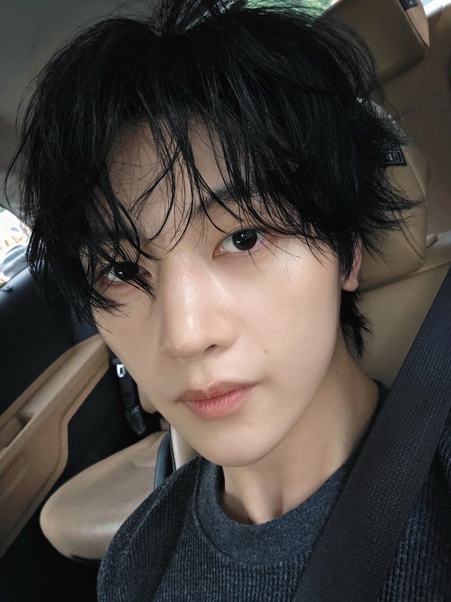 SMTGLOBAL02's tweet photo. [OFFICIAL] 250615 MATTHEW via @ZB1_official's Instagram post

Give me goosebumps 😵‍💫
#heback
#longhairmakingacomeback 

🔗: https://t.co/BlvW7UqVSM

#SEOKMATTHEW #석매튜 
#ソクマシュー #石友铉 https://t.co/XT1gMTcv51