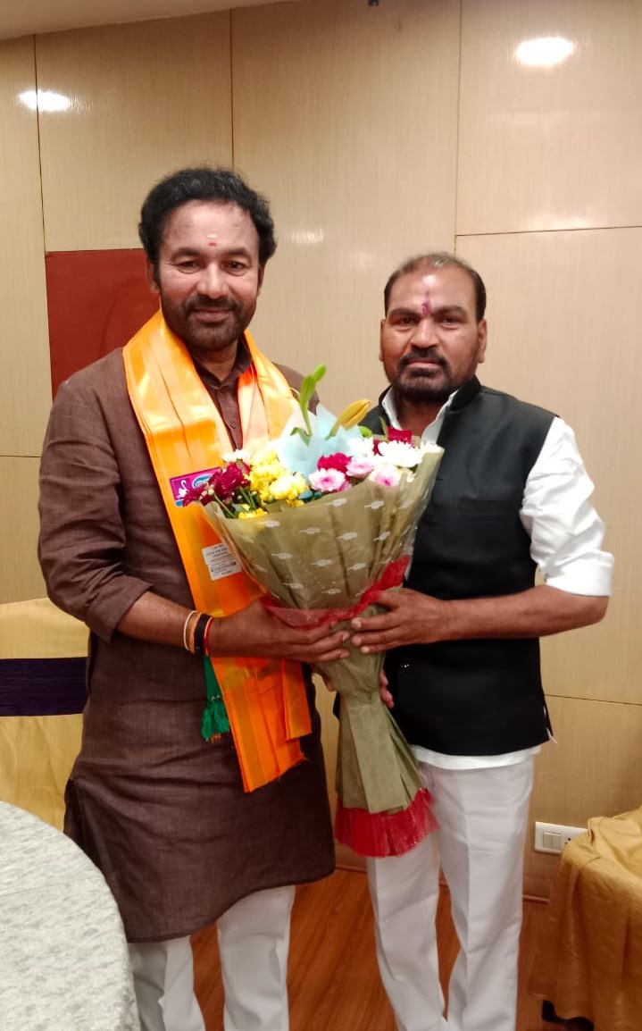 SrinivasGomase's tweet photo. కేంద్ర మంత్రి వర్యులు, తెలంగాణ బిజెపి రాష్ట్ర రథసారధి 
*శ్రీ గంగాపురం కిషన్ రెడ్డి గారికి* జన్మదినోత్సవ సందర్భంగా మా ఆత్మీయ శుభాకాంక్షలు #Birthday @kishanreddybjp https://t.co/7cQdQXptCm