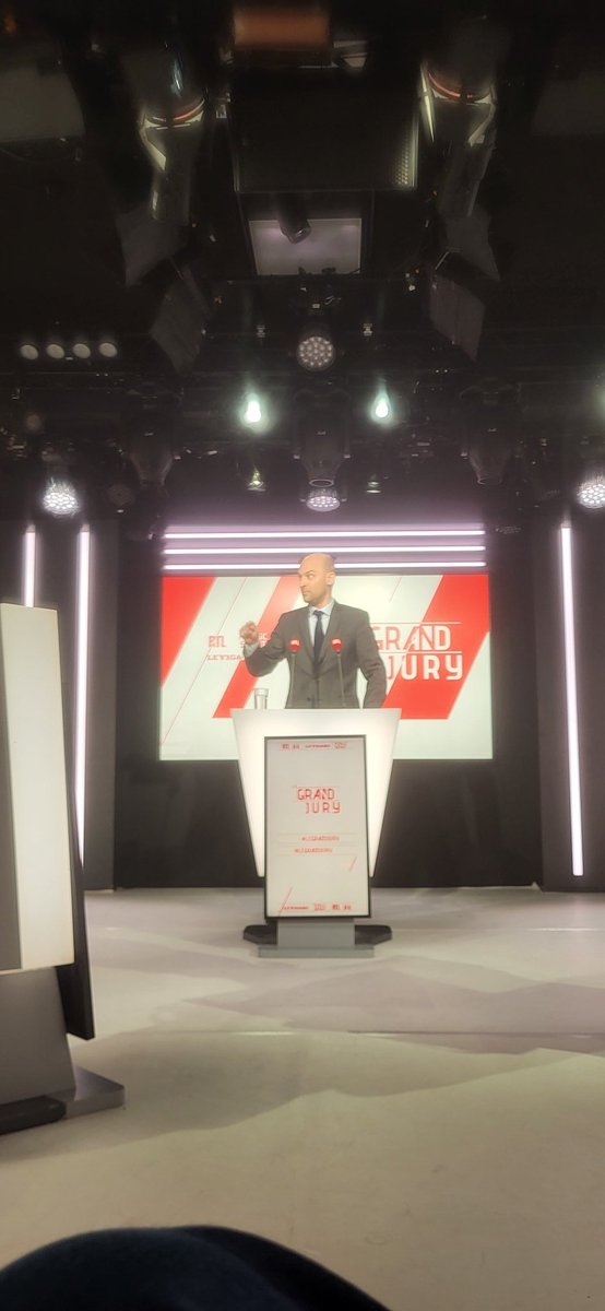 AliceLEMOAL's tweet image. Avec @jnbarrot au Grand Jury ce midi sur RTL : face aux désordres du monde, une parole claire, des positions équilibrées et la recherche des négociations pour la paix , toujours.