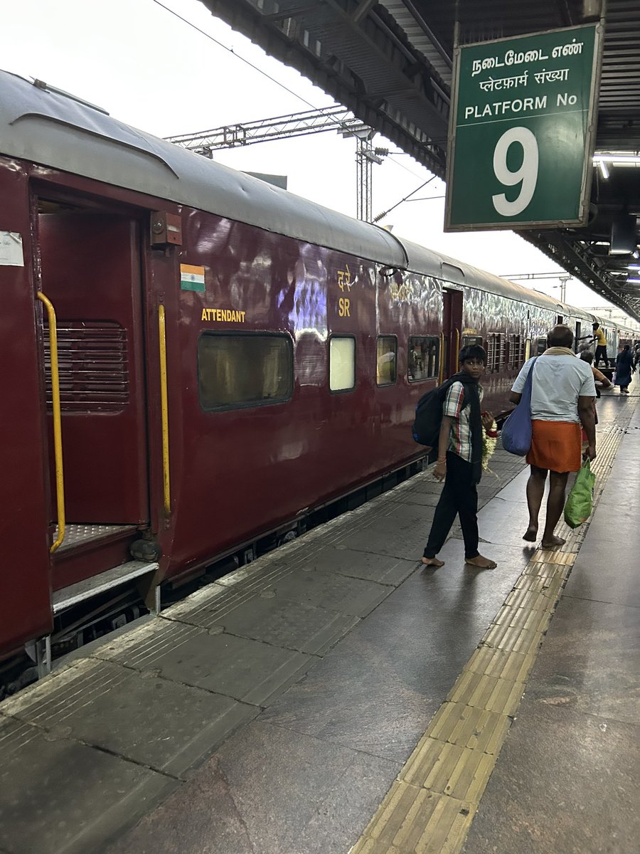 PantryCar's tweet image. First Monsoon Trip of this Year! 😊

Off to #Kottayam in Thiruvananthapuram Mail! 😊

Seems some senior officer is travelling. Reserved Car is attached. Train will get good preference 😃 @Ananth_IRAS 

#IndianRailways #SWMonsoon #Kerala #TempleRun