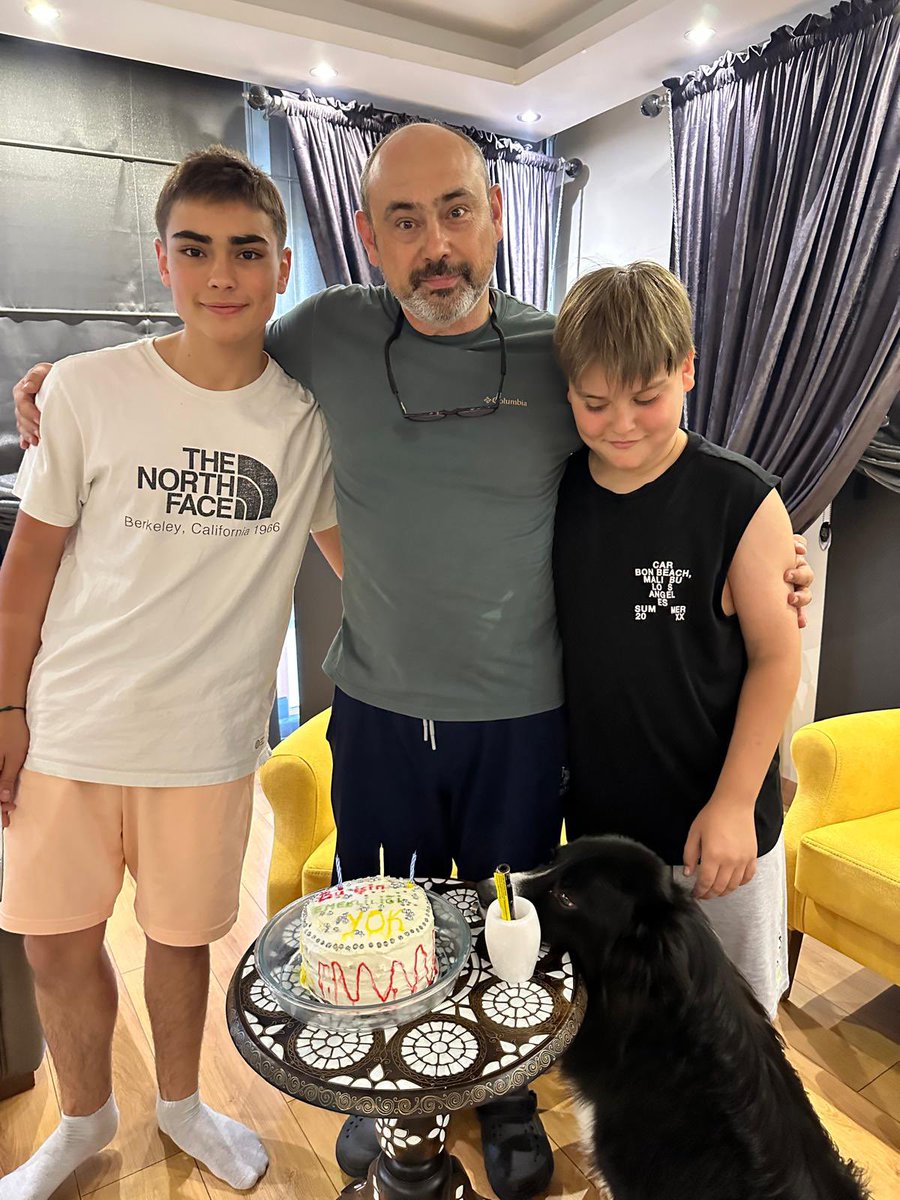 Bu işin emekliliği yok. Evlatlarımla Babalar günü kutlaması.