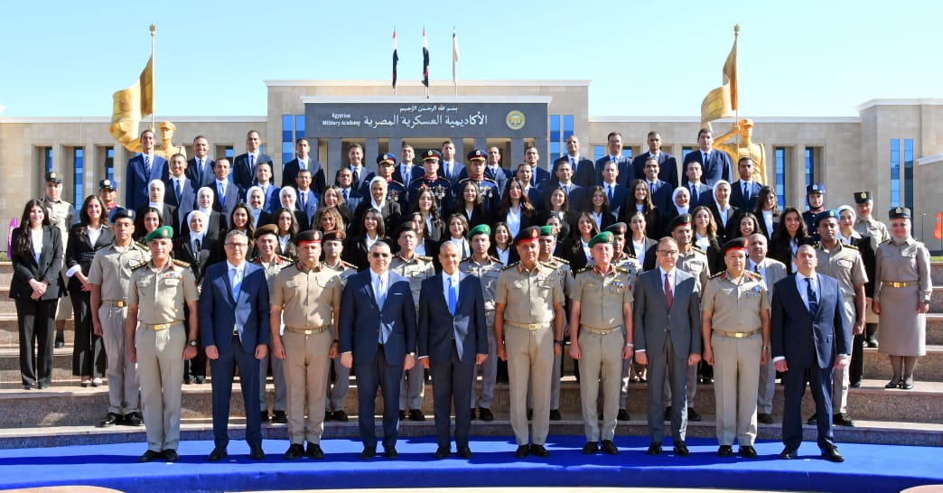 #المتحدث_العسكرى : الأكاديمية العسكرية المصرية تنظم مراسم تخريج الدورة التدريبية رقم ( 8 ) للدفعة ( 57 ) ملحقين دبلوماسيين بعد إتمام فترة تأهيلهم ...

إنستجرام :
instagram.com/egy_army_spox/
ثريدز :
threads.net/@egy_army_spox