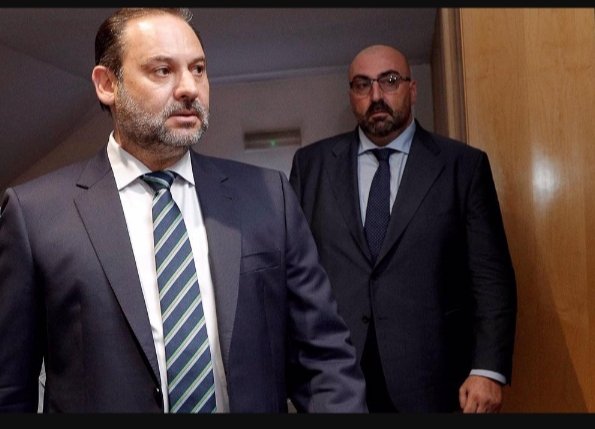 A Koldo-Ábalos habría que levantarles un monumento por su servicio a España y a los españoles. Se lo merecen por su patriotismo y méritos. Y por su contribución al poner la política del sistema en el lugar q se merece. ¡Ay si en el PP hubiera patriotas de partido de ese nivelazo!