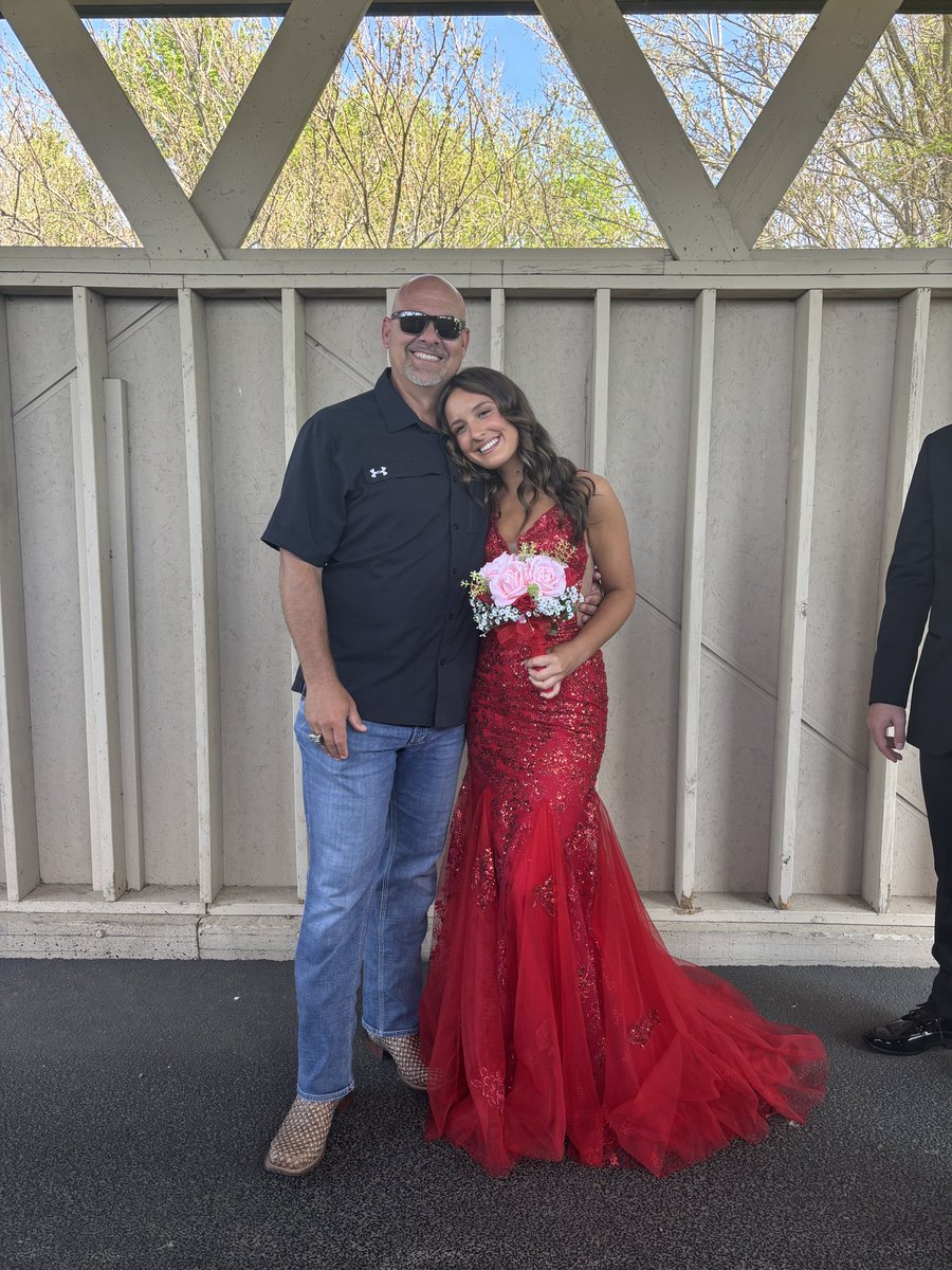 happy father’s day to my greatest role model🥰 i love you <a href="/JoshJostes/">Josh Jostes</a>
