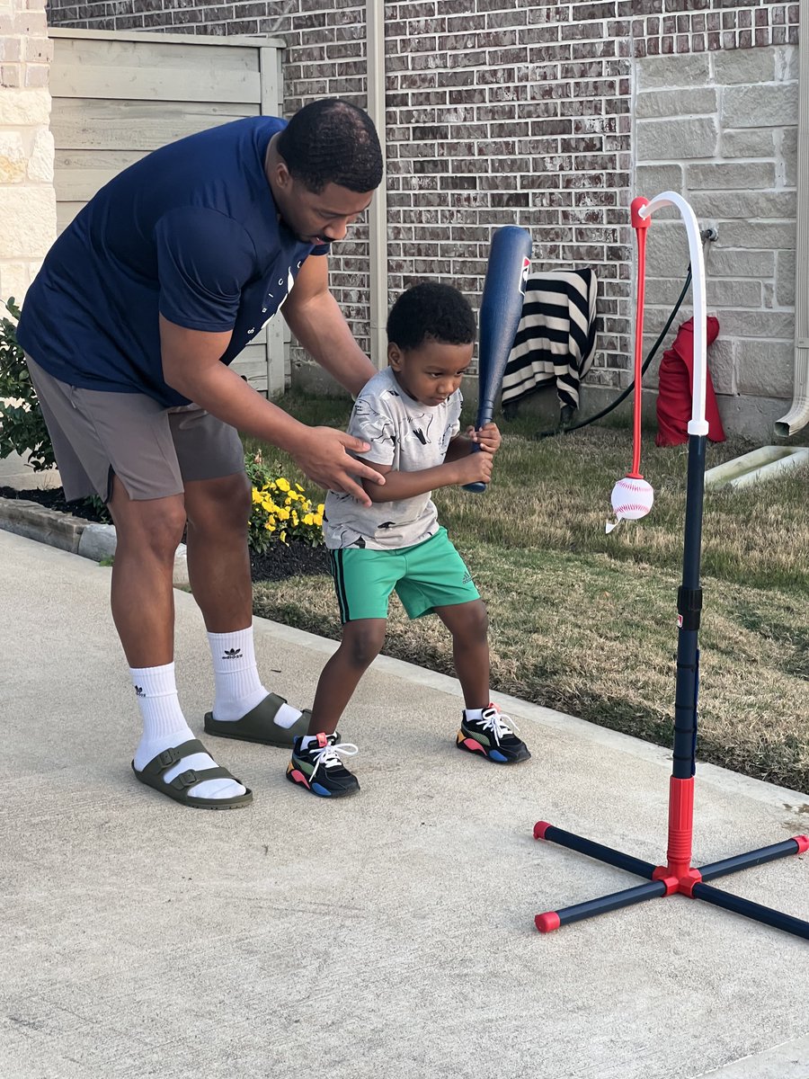 RiceWBB's tweet image. Happy Father’s Day to Nick and Solo! Thank you for being amazing leaders and excellent role models for our program 💙
#GoOwls👐