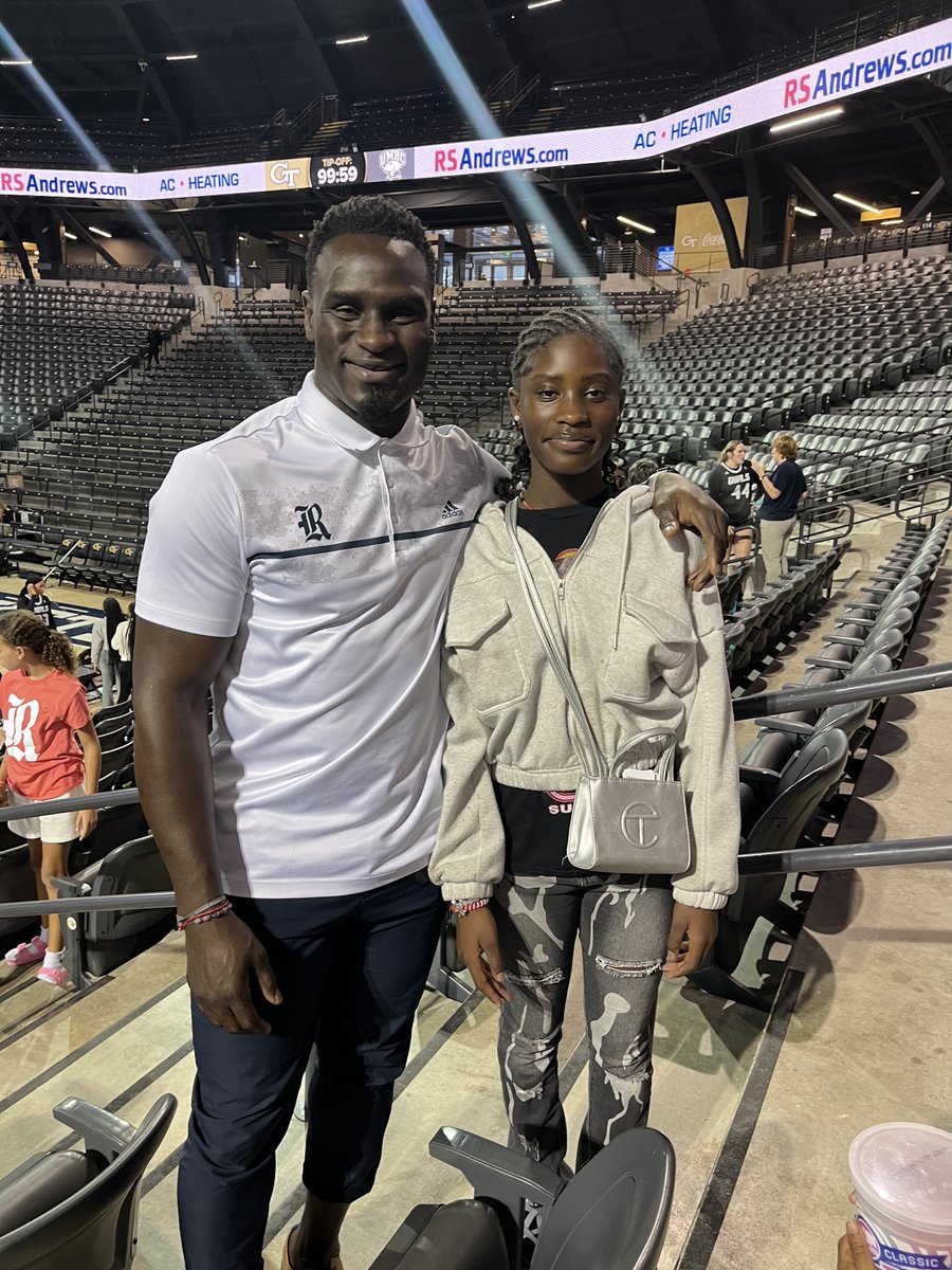 RiceWBB's tweet image. Happy Father’s Day to Nick and Solo! Thank you for being amazing leaders and excellent role models for our program 💙
#GoOwls👐