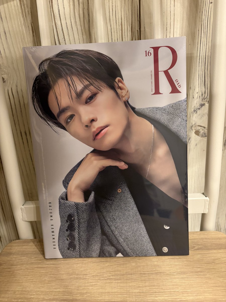 kazu_R_pide's tweet photo. 美しい✨
未開封で永久保存版だわ😍
#GL16
#RAMPAGE
#CompleteBook
#16ROAD https://t.co/6dh86LPgZ2