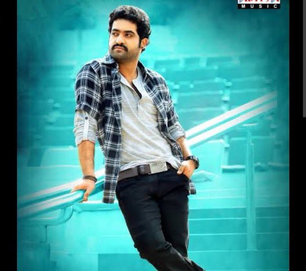 juz_scrolling's tweet image. Cofan boy #PrabhasRaju ❤️