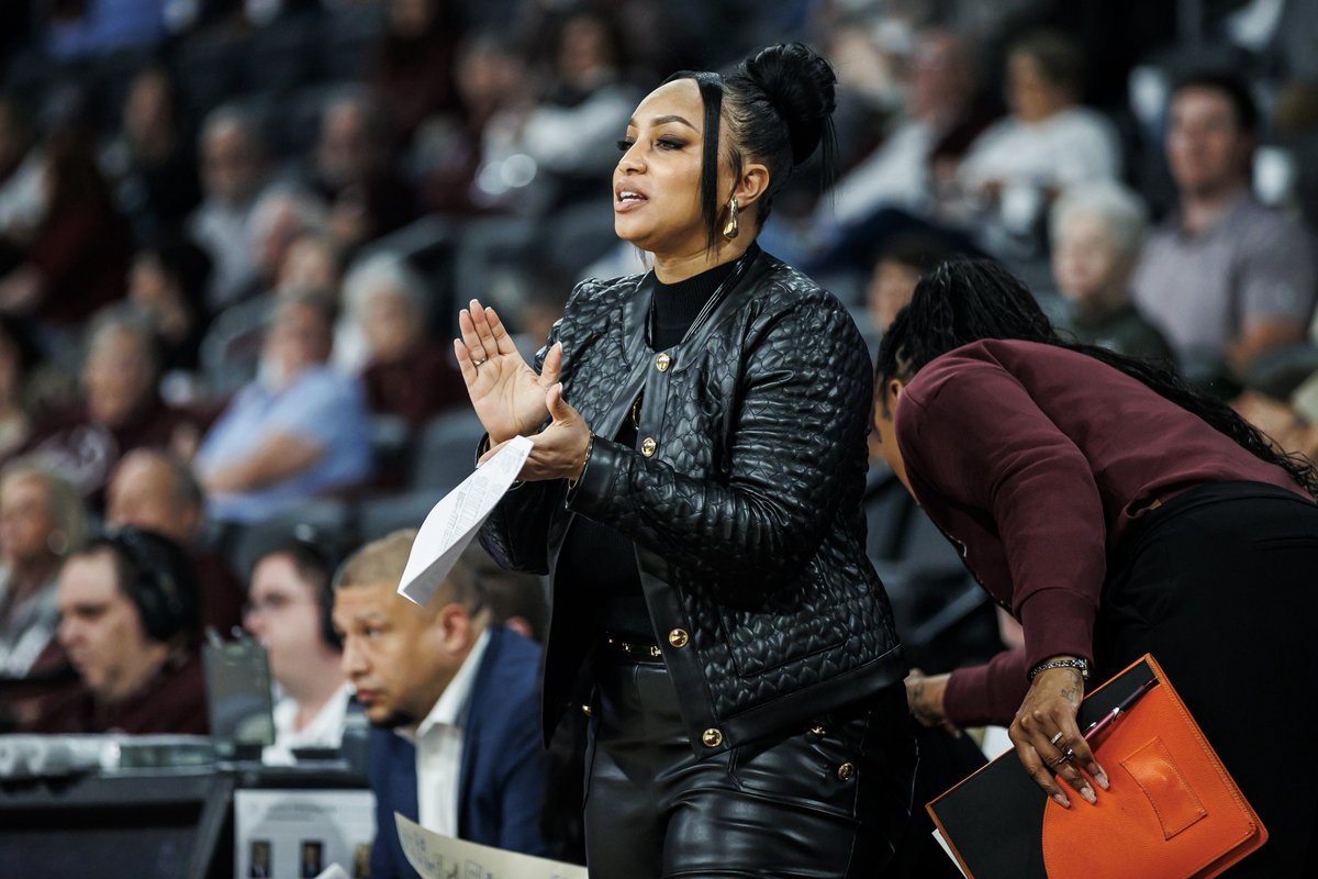 Wishing a happy birthday to Coach Anita Howard! 🎉

#HailState