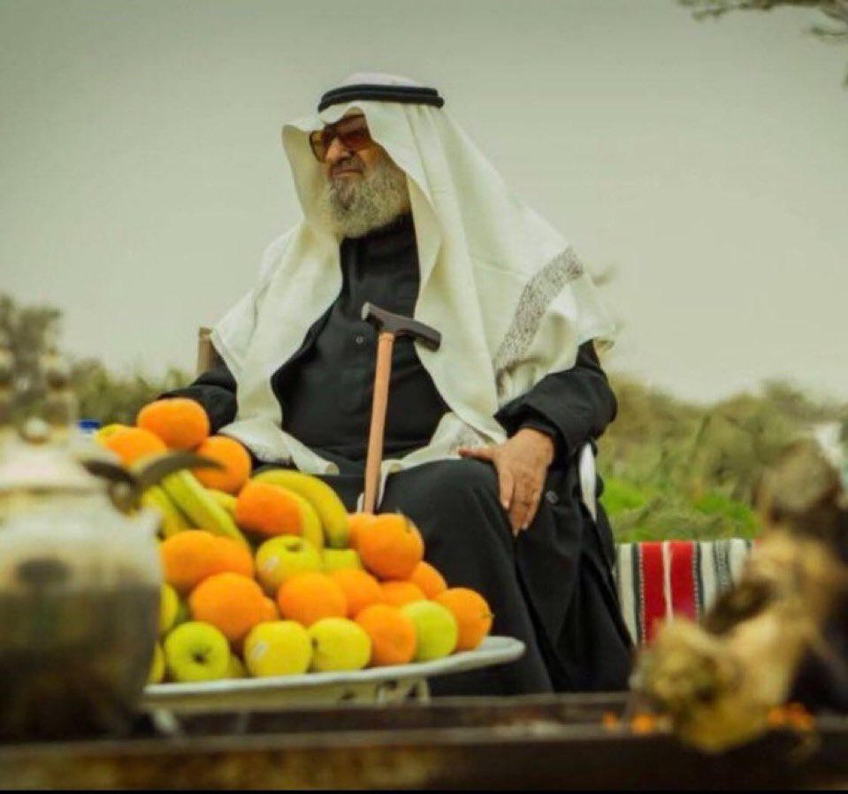 #يوم_الاب_العالمي

انا  احمد  الله  وارتجي  منه  العفو
اللي  جعلك  ابوي  و فعولك  شهود .. 

كل ما  بغيت  امدح  من  الناس  الكفو
لقيتك  مسوي  مثل  فعله  و زود