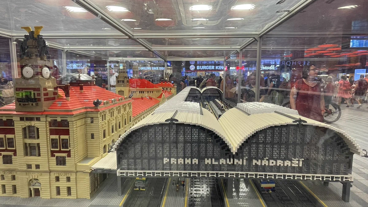 Prager Hauptbahnhof als Lego-Modell im Prager Hauptbahnhof