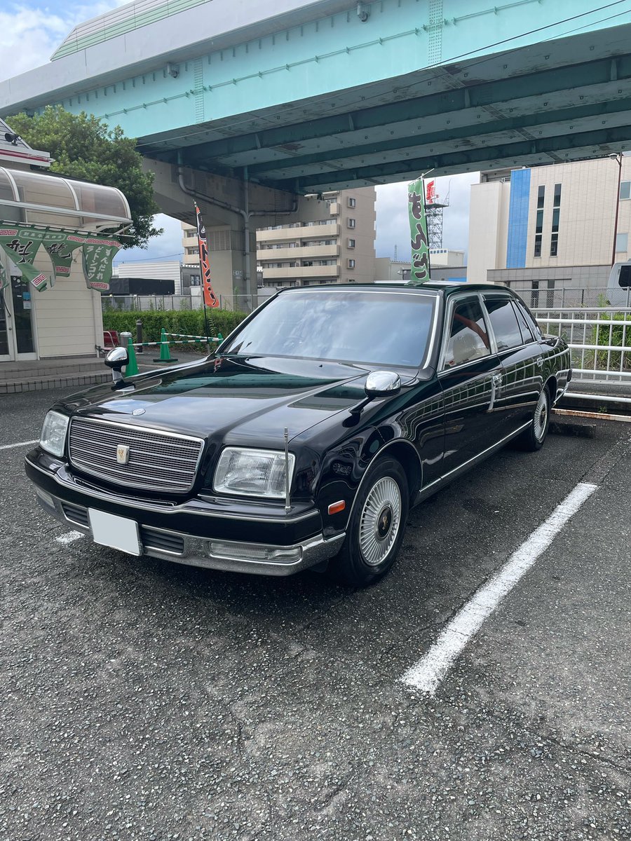 kino_car's tweet photo. #納車しました
3台目の車は、またセンチュリー
ブロンズガラス、リアカーテン、テーブル付き革内装の一台 https://t.co/ymavxUm6PE
