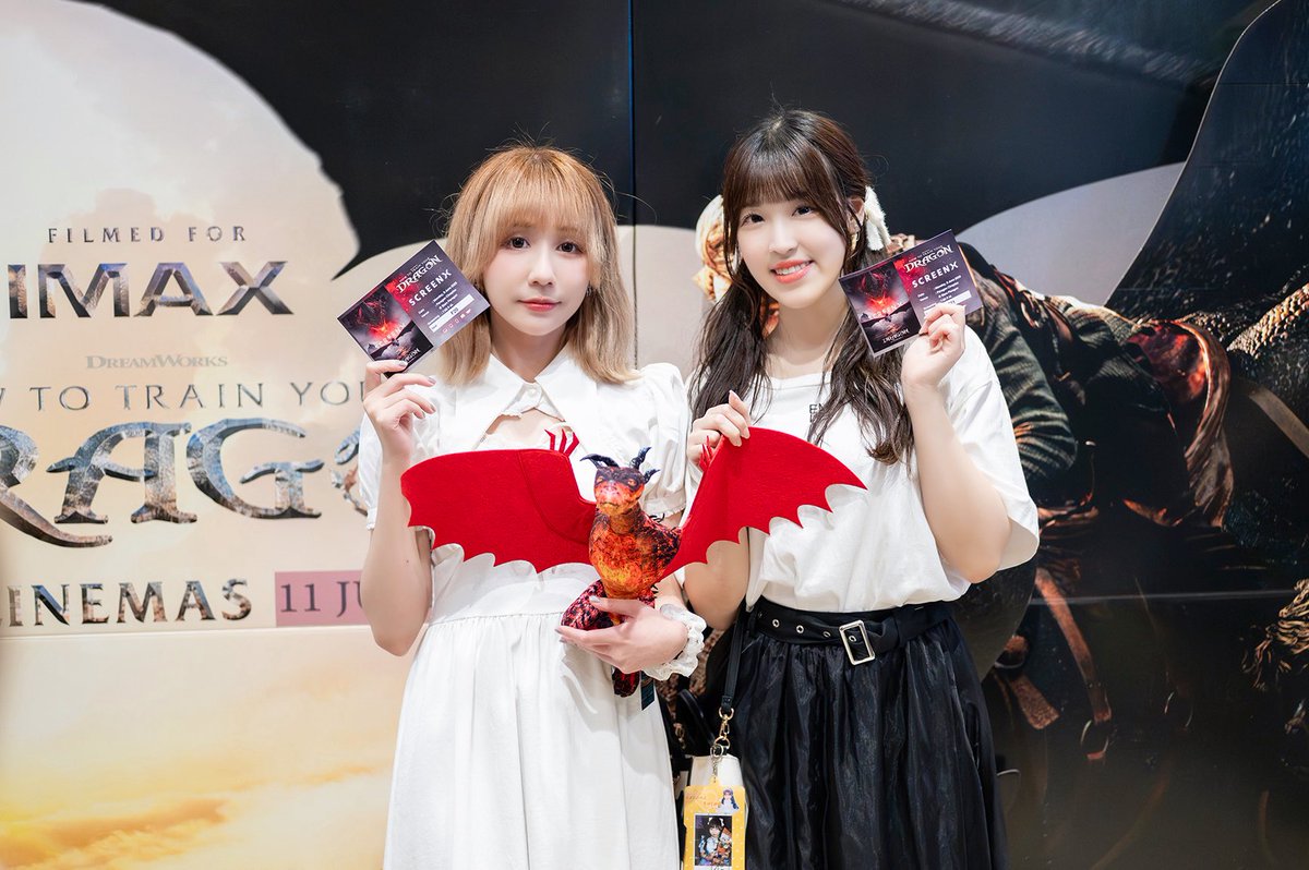 stellagrimaTH's tweet photo. #HowToTrainYourDragon
#อภินิหารไวกิ้งพิชิตมังกร
ขอบคุณที่ให้เราได้ทะยานขึ้นฟ้าไปผจญภัยพร้อมกับเขี้ยวกุดนะคะ ชวนคิดถึงสุดๆ
ฉายแล้ววันนี้ ไปดูแล้วมาบอกด้วยน้า ✨
#ChiyuStellagrima
#ErinStellagrima
#Stellagrima #ステラグリマ
#Siamdol #ToyplaThailand
#SeeMoreInScreenX #ScreenX https://t.co/c9YhyuQ6aQ