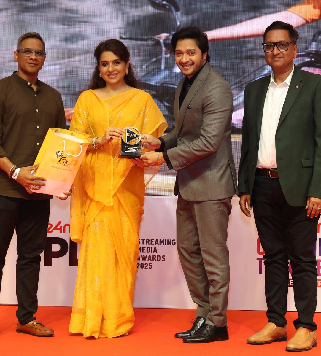 Shaina Chudasama Munot (@shainanc) on Twitter photo Presented the best actor award to <a href="/shreyastalpade1/">Shreyas Talpade</a> a wonderful evening celebrating the best in entertainment and creativity at the 6th edition of the e4m Play Awards. Honoured to serve on the jury and present awards to some truly deserving talents from the OTT space. HereтАЩs to Presented the best actor award to <a href="/shreyastalpade1/">Shreyas Talpade</a> a wonderful evening celebrating the best in entertainment and creativity at the 6th edition of the e4m Play Awards. Honoured to serve on the jury and present awards to some truly deserving talents from the OTT space. HereтАЩs to