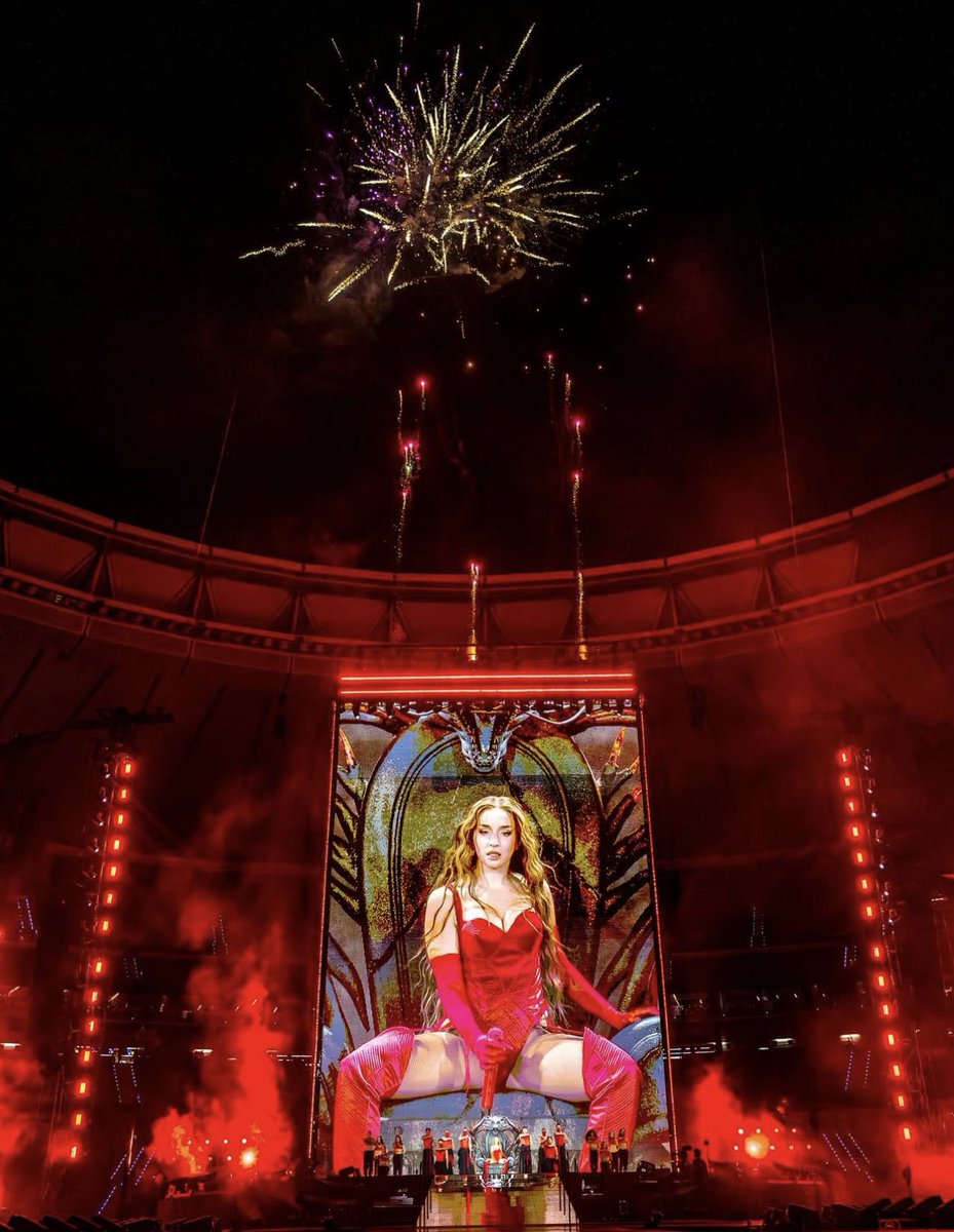 sergioopina_'s tweet photo. La cultura popular española ha implorado, durante años, espectáculos de la magnitud de la 1ª gira de estadios de Lola Índigo.

Sus interludios son, por sí solos, una exhibición visual inédita en el pop nacional.

El descrédito, además de inmerecido, es un alarde de ingratitud. https://t.co/zzoDMWd7X7