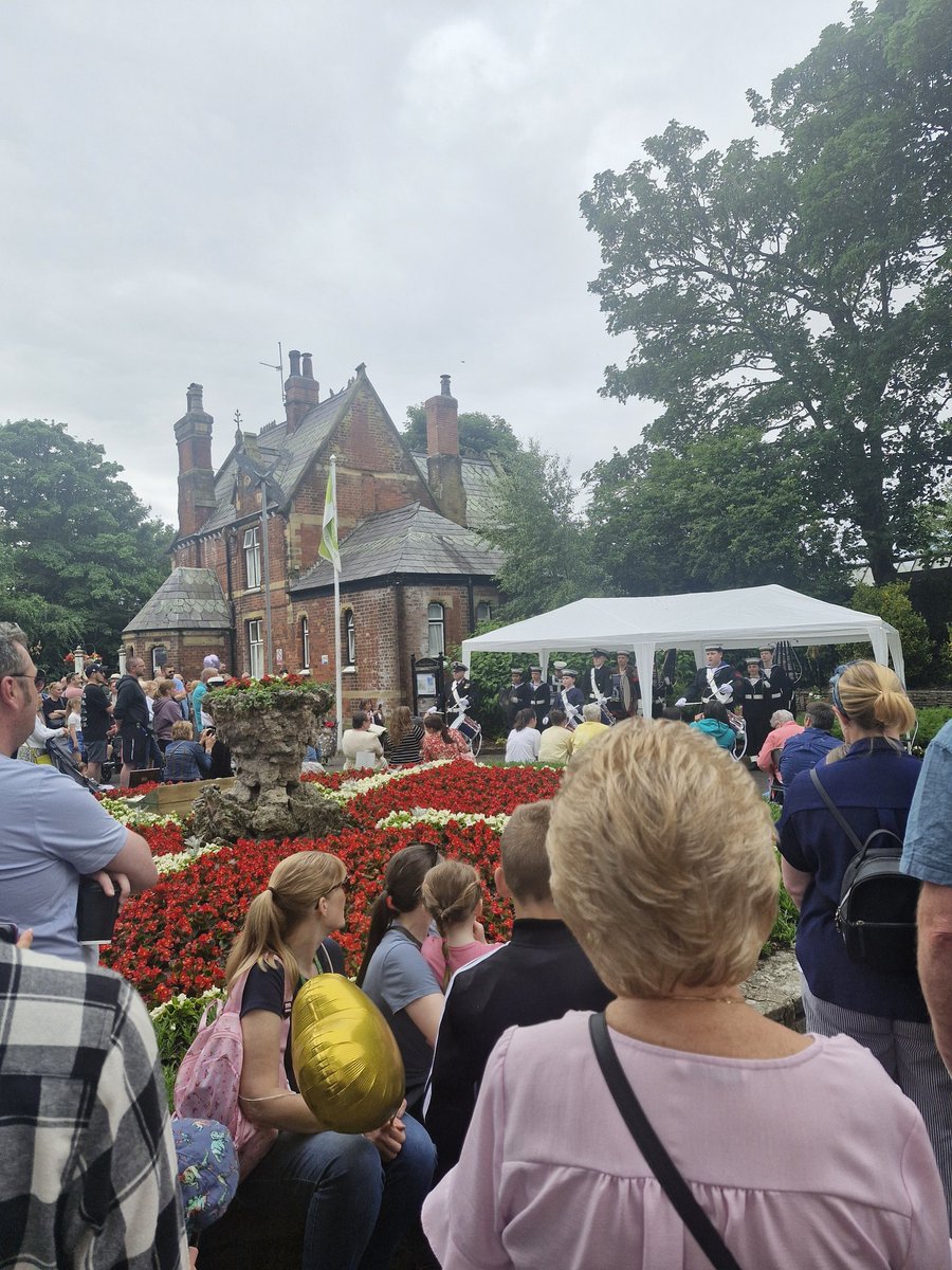 Wonderful atmosphere in Botanic Gardens at the annual fun day today. Well done to the organisers on another brilliant event 👏
