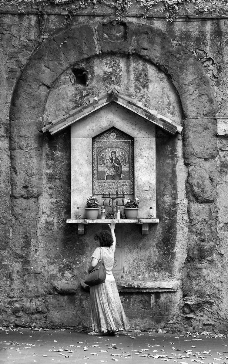 “La única cosa perfectamente divina, y que resulta ser un atisbo del paraíso único en este mundo, es el de ver a alguien librar una batalla perdida… y no perderla”. 

- Chesterton