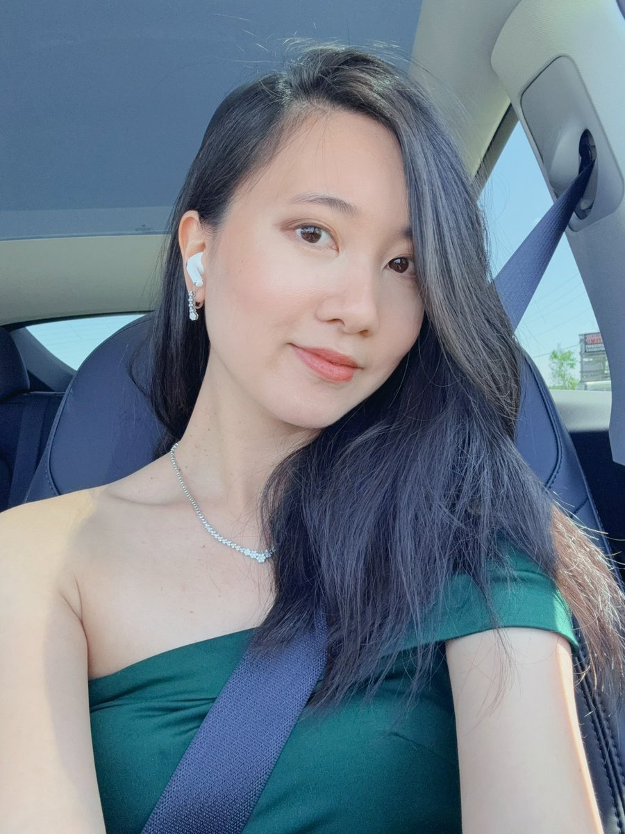 Channeling my inner Slytherin 🐍✨ 

And no I wasn't angry in the first pic, it was just very, very sunny haha