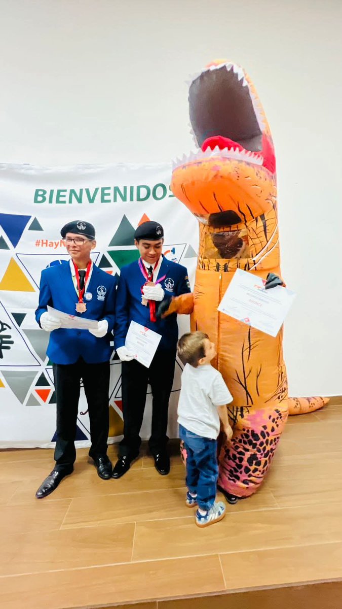 Derramos el #Infomatrix Iberoamerica 2025 , más de 1500 participantes , 4 eventos simultaneos , 7 países unidos en la ciencia