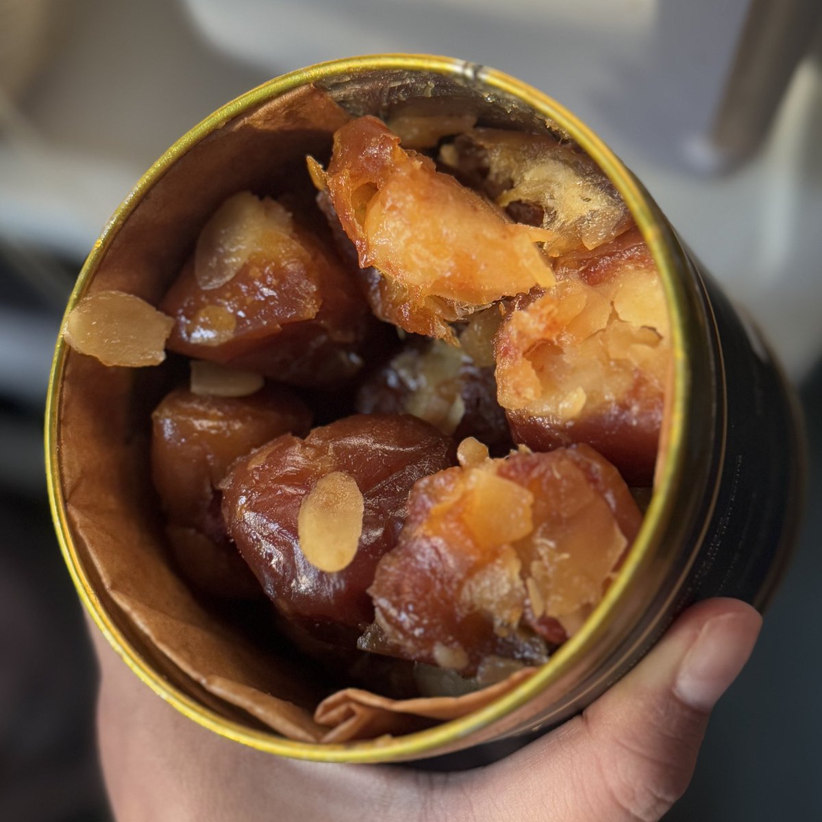 queerisy's tweet photo. beli makanan di shopee dan ENAK ENAKKK BGT bahkan sampe repeat order… satu rumah ketagihan dan nyuruh beli terus…

terutama kerupuk kulit alias DOROKDOK yang rasa pedes jeruk 😩😩 dan KURMA golden thamra 100000/10 NAGIHHH https://t.co/BKnKBKzRCf