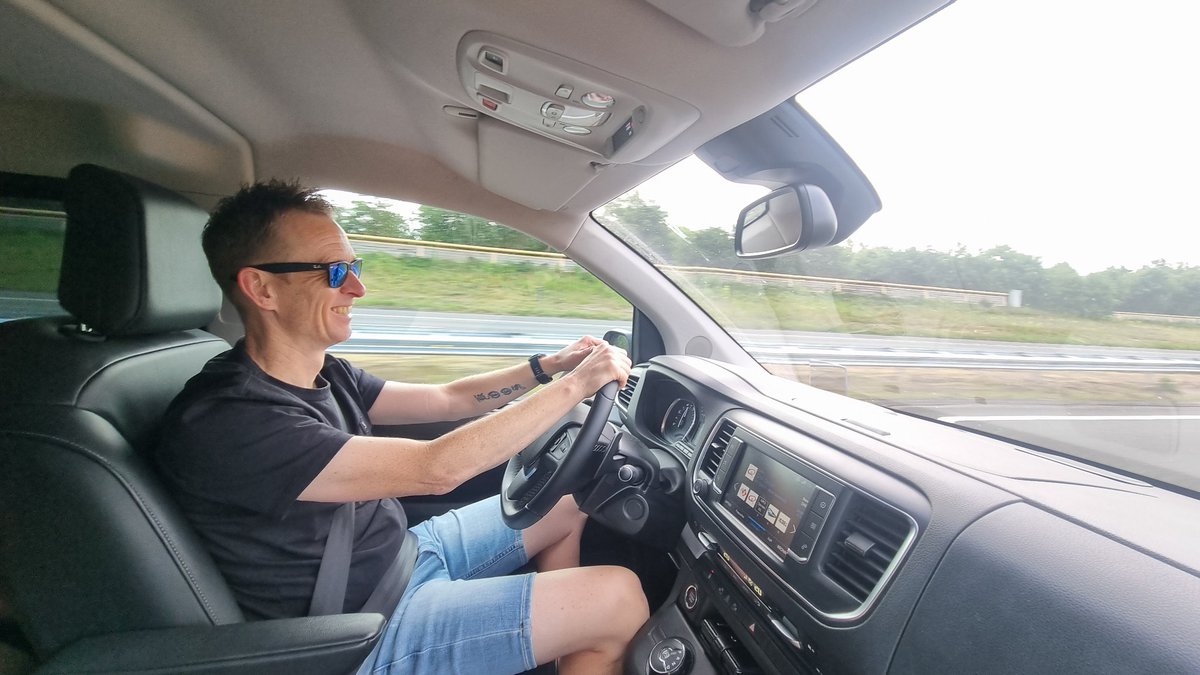 WCWergea's tweet image. We zijn bijna bij onze verblijfplaats aangekomen voor ons 2 jaarlijkse internationale fietsweek
Dit jaar is de keuze gevallen op de Vogezen. 
Onderweg vermaken wij ons met weelderige discussies en de quiz van @AtzeBoersma. 
De gehele week volgen er op dit account updates.