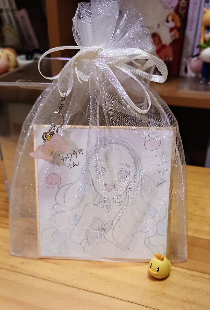 サークルねんねこさんで頂いたミニ色紙のポプリ。色紙だけじゃなく香り袋のような綺麗な袋にいれてもらってとても可愛いです。今飾り台が見つからないので直置きですが少し装飾して大事に飾らせていただきます。ありがとうございました😊
#カブ8つ