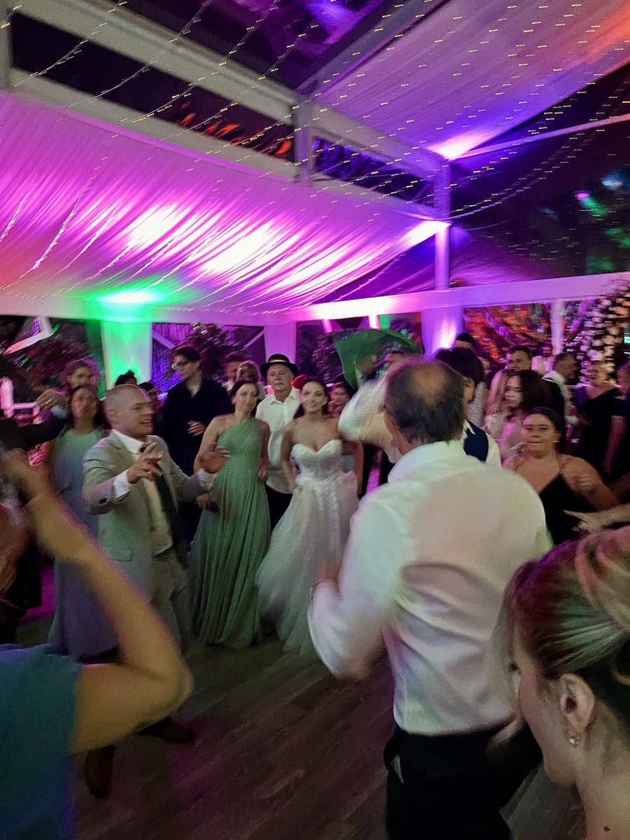 昨日は妻の従兄弟の結婚式に参列しました。家族3人としては初めてのカナダの結婚式となりました。トロント中心地からはなく1時間離れたKing Cityという素敵な場所で素敵な人達と素敵な時間を過ごしました。やっぱり結婚は素敵だし「結婚式」の大切さを改めて感じました。