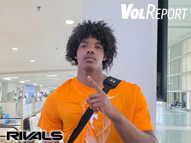 2026 EDGE commit CJ Edwards recaps his official visit to Tennessee football

“Everybody is genuine. This place is going to bring the best out of you.”

tennessee.rivals.com/news/2026-edge…