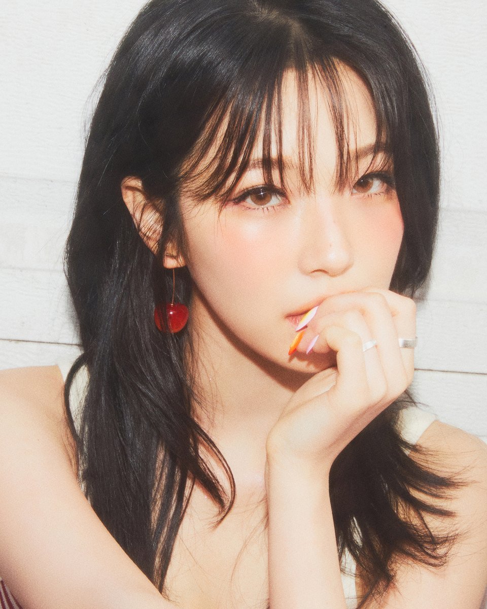 realfromis_9's tweet image. fromis_9 (프로미스나인)
The 6th Mini Album [From Our 20’s]
2025.06.25 6PM (KST)

🎒 #Departure
#백지헌 #BAEKJIHEON

#fromis_9 #프로미스나인
#From_Our_20s
#LIKE_YOU_BETTER