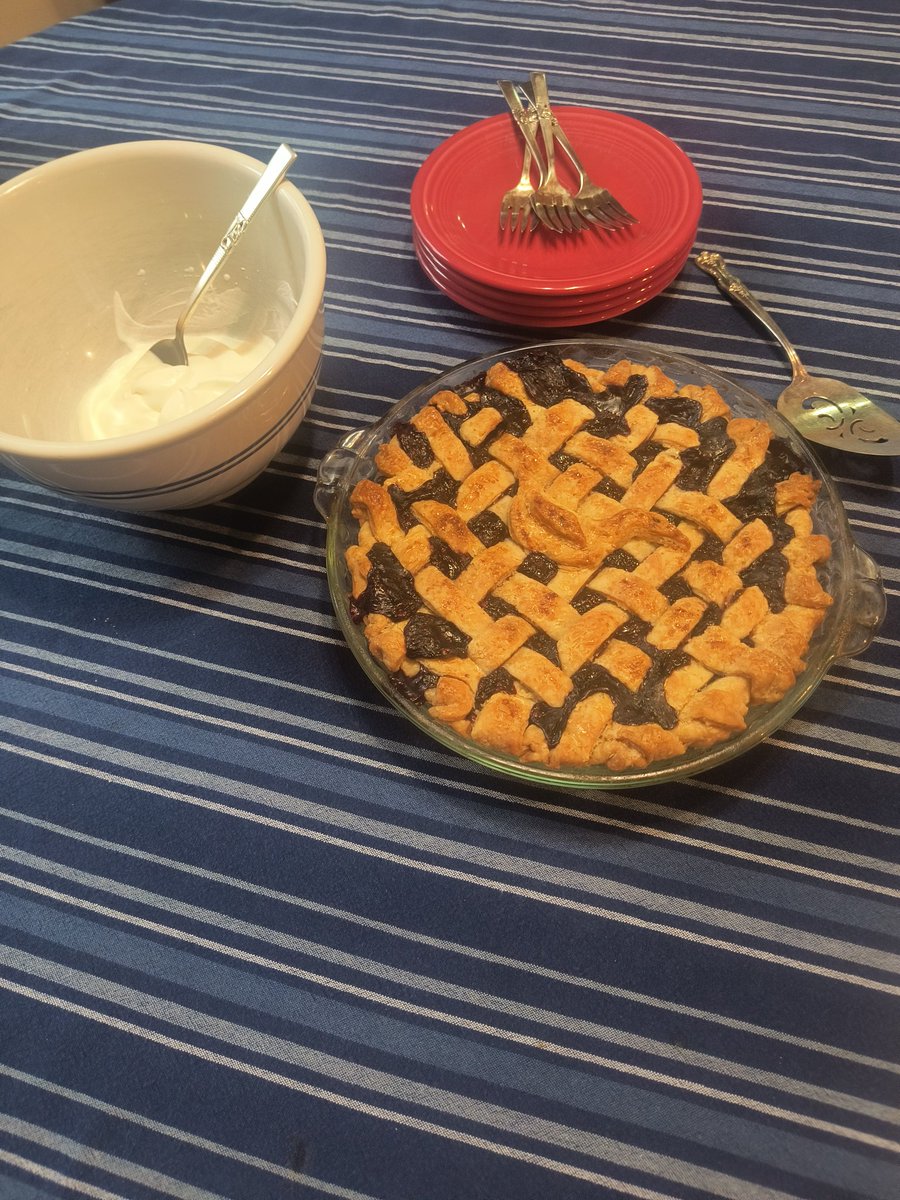 TomTiffanyWI's tweet image. Happy Father's Day to all you dads! The girls outdid themselves last night with a feast including triple berry pie. And a very Wisconsin picture.