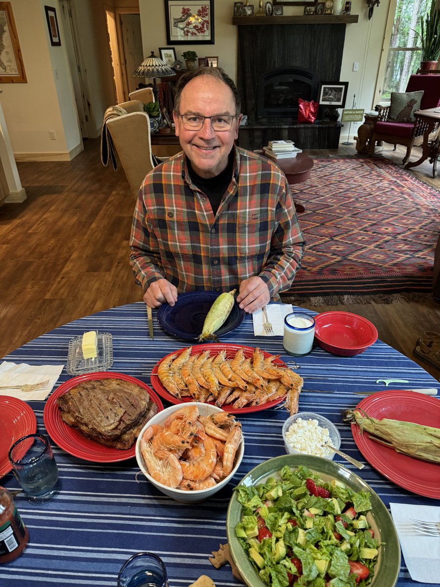 TomTiffanyWI's tweet image. Happy Father's Day to all you dads! The girls outdid themselves last night with a feast including triple berry pie. And a very Wisconsin picture.