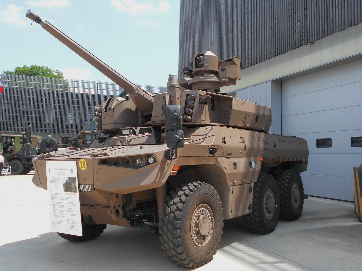pascalbtr's tweet image. #JPOEMB25 - #SCORPION !
Tous présents, sauf le #XL-R pas en dotation à l'école du Matériel car parie méca identique et...il n'y en a que  de prévus 😫
1) #Jaguar