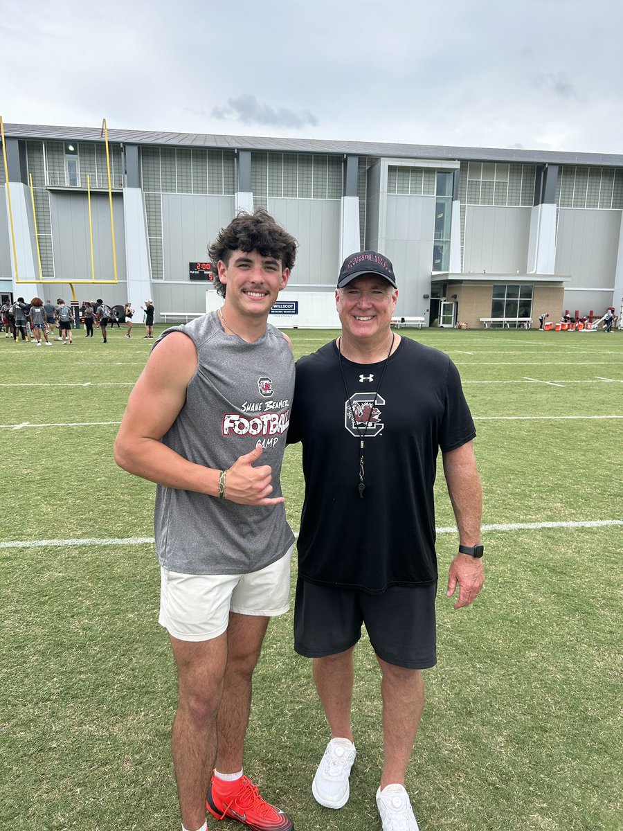 CJames_5's tweet image. Had an awesome time at @GamecockFB. Thank you @_CoachMcConnell @JoeDecamillis for the invite. It was great working with @CoachSElliott also. Thank you @MattOverton_LS for helping me work my craft! @JoshNiblett @CoachD_GVL @RecruitTheG @RecruitGeorgia @TheChrisRubio
