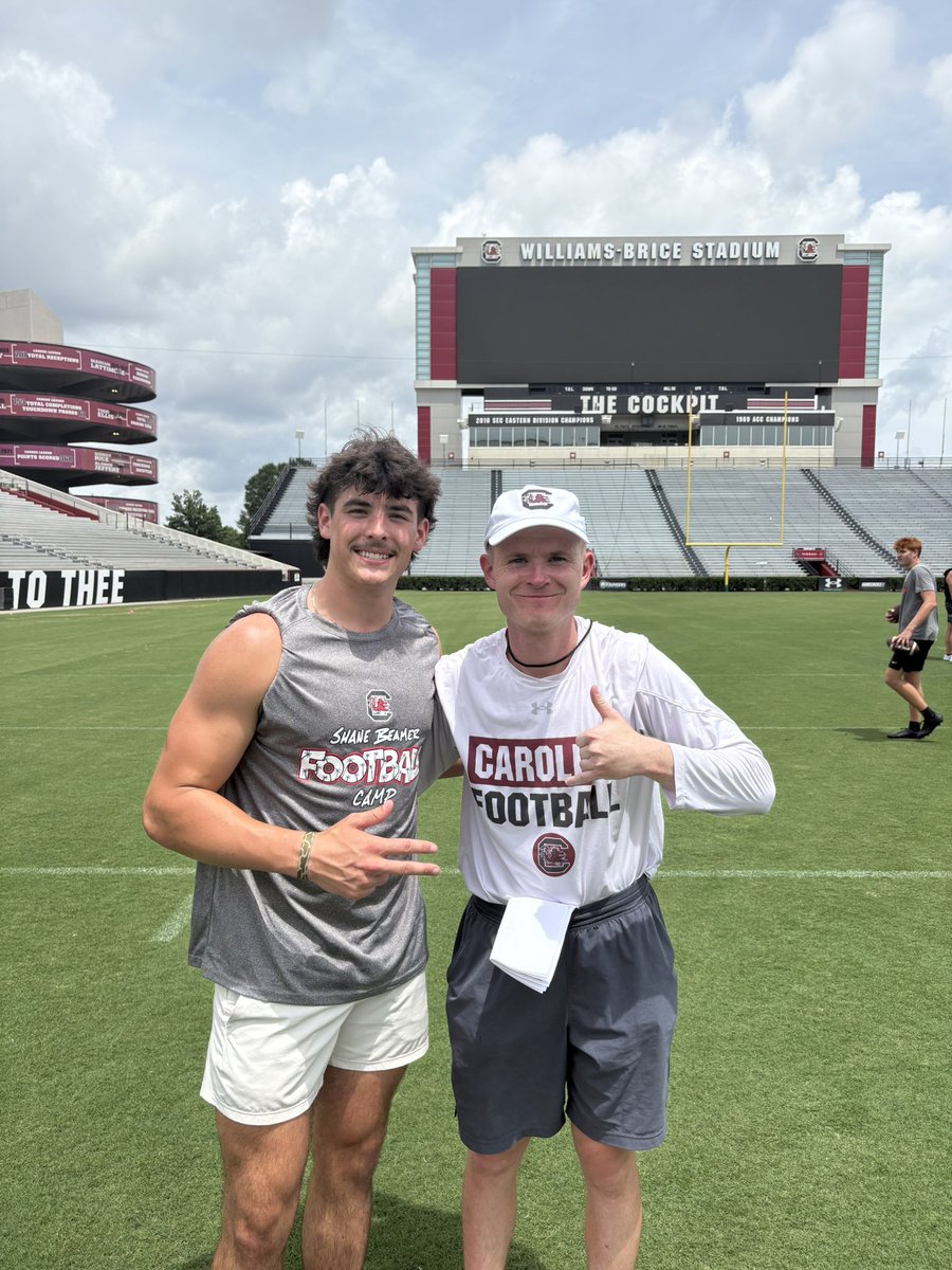 CJames_5's tweet image. Had an awesome time at @GamecockFB. Thank you @_CoachMcConnell @JoeDecamillis for the invite. It was great working with @CoachSElliott also. Thank you @MattOverton_LS for helping me work my craft! @JoshNiblett @CoachD_GVL @RecruitTheG @RecruitGeorgia @TheChrisRubio