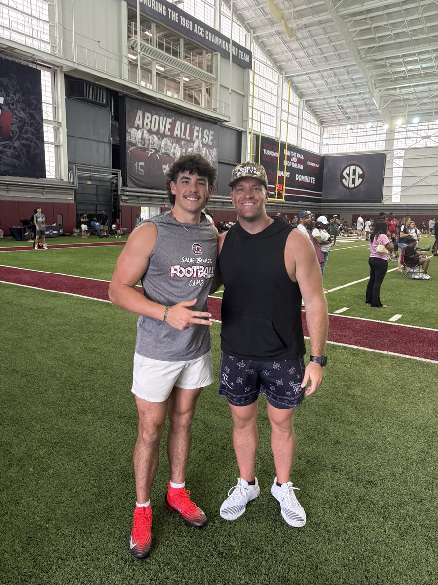 CJames_5's tweet image. Had an awesome time at @GamecockFB. Thank you @_CoachMcConnell @JoeDecamillis for the invite. It was great working with @CoachSElliott also. Thank you @MattOverton_LS for helping me work my craft! @JoshNiblett @CoachD_GVL @RecruitTheG @RecruitGeorgia @TheChrisRubio