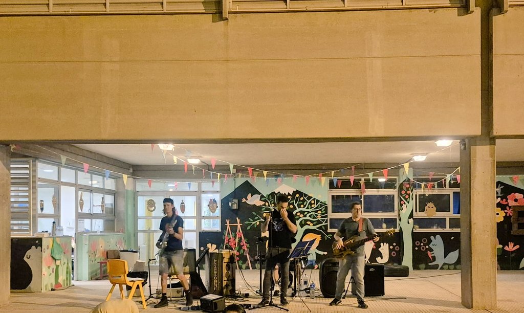 Gràcies a totes les famílies per haver fet possible una altra gran festa de final de curs!

Ha estat un dia ple d’alegria, somriures i bons moments.

Us desitgem un estiu fantàstic, carregueu piles i ens retrobem al setembre!