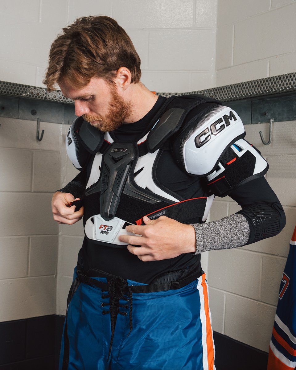 Confidence on the ice starts with protection. Move freely with Jetspeed FT8 Pro protective that provides the ultimate in ventilation with CCM's AER-TEC technology, as well as a low profile fit for superior agility and comfort.