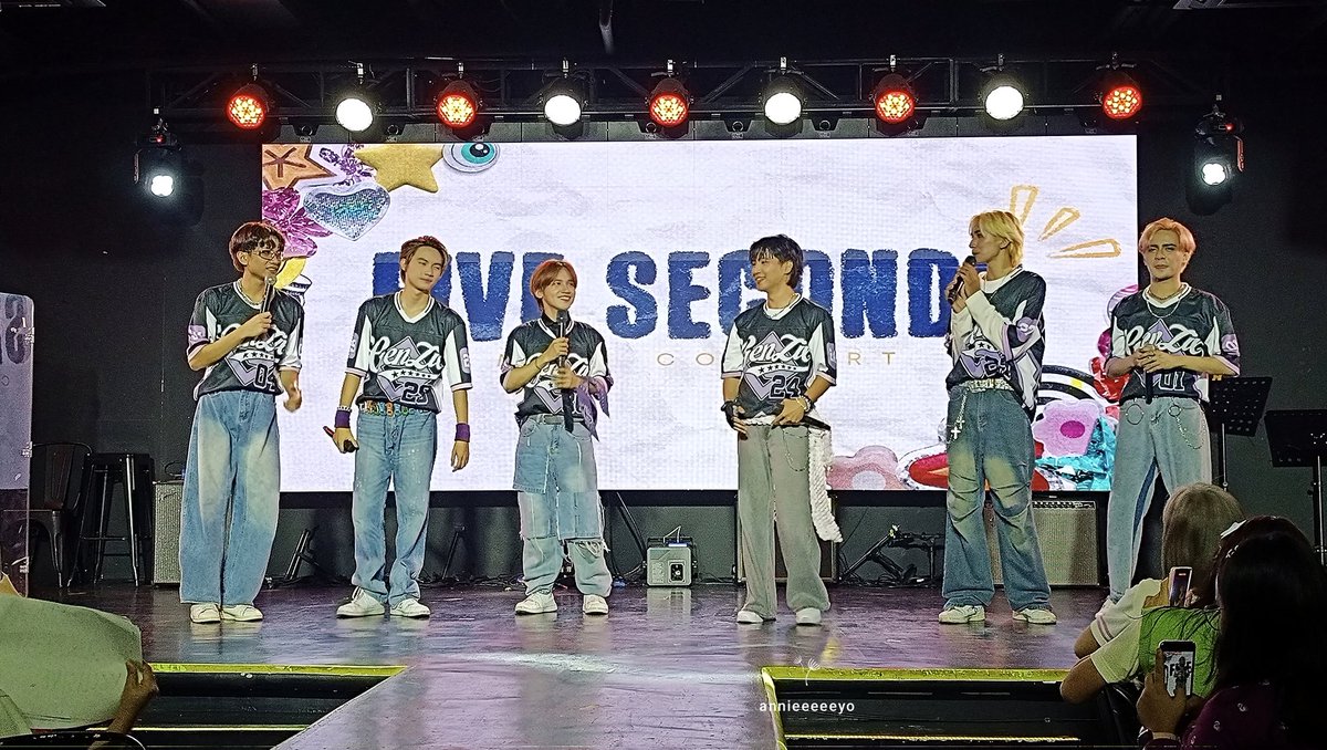 annieeeeeyo's tweet photo. help! i'm still at the restaurant 🎶

it's been a week pero andito pa rin at this very moment yung heart &amp; soul ko 🥺 proud of y'all saur muchiiiie 🫶

GENZIX MINI CONCERT 
#GenZix #GenZixMiniConcert #GenZix5Seconds @GenZixOfficial https://t.co/TeEQLU1SaF