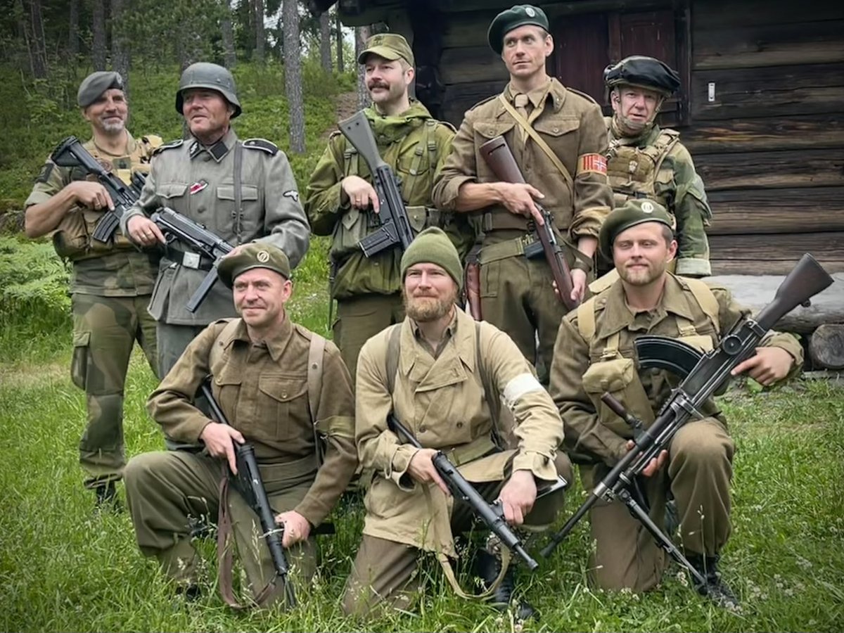 istygunnerside's tweet photo. Gunnerside støttet 80-årsmarkering av frigjøringen. 
I skogen rundt Spiralen i Drammen fikk publikum høre om «Gutta på skauen». Historien kulminerte med at den siste tyske soldaten ble arrestert, og vakten for Norge #OveraltAlltid overlatt til dagens HV. https://t.co/JB9q9Ro4Zh