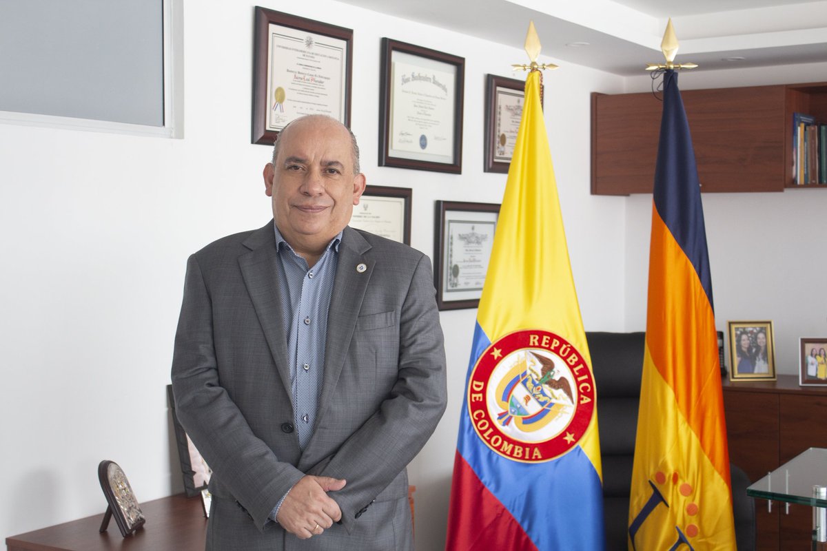📣 No dejes de leer el saludo que nuestro rector, <a href="/JaimeLeal_/">Jaime Leal Afanador</a>, extiende a todos aquellos que, desde su rol paternal 👨‍👧‍👦, educan con amor ❤️, inspiran con el ejemplo 🌟 y transforman vidas con su guía 💡

▶️ ¡Lee y comparte este mensaje con todos los papás que conozcas!